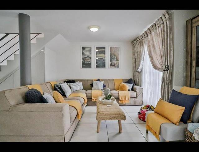 2 BEDROOM TOWNHOUSE FOR SALE IN OAKDENE